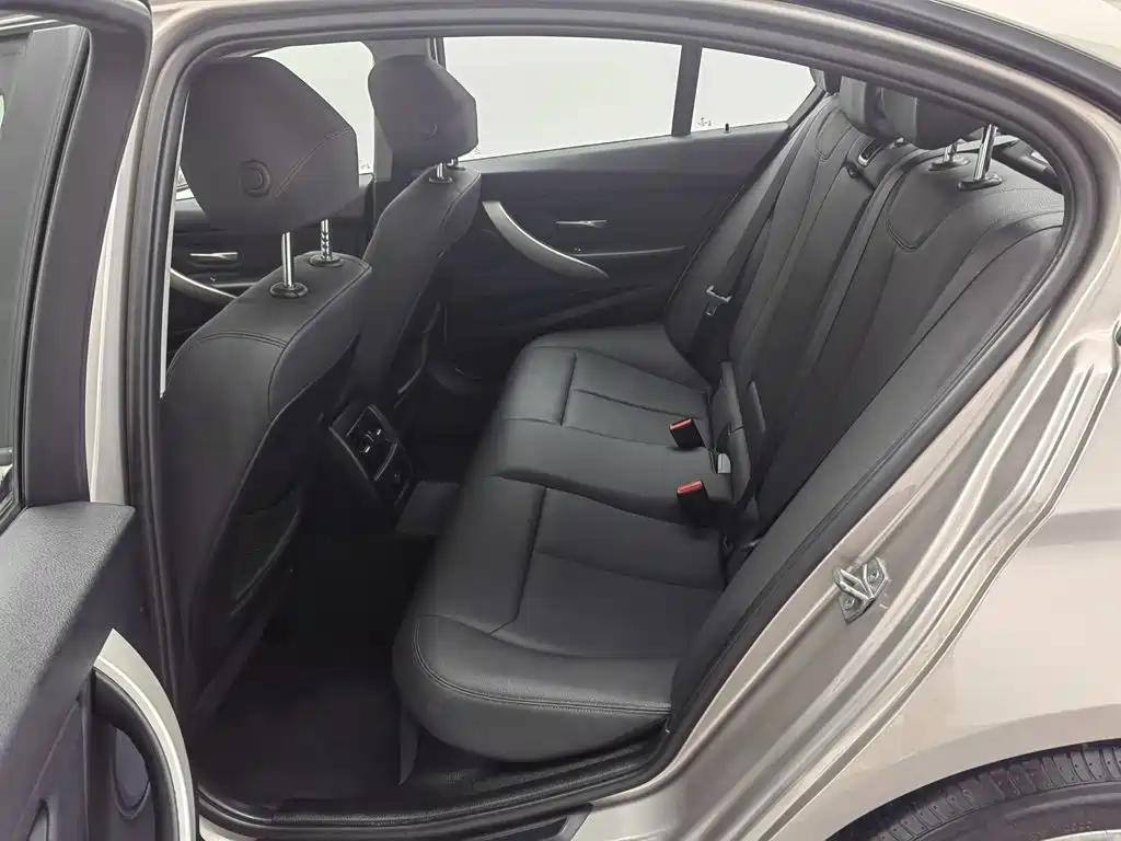 BMW 3 Series 2016 — фото 15