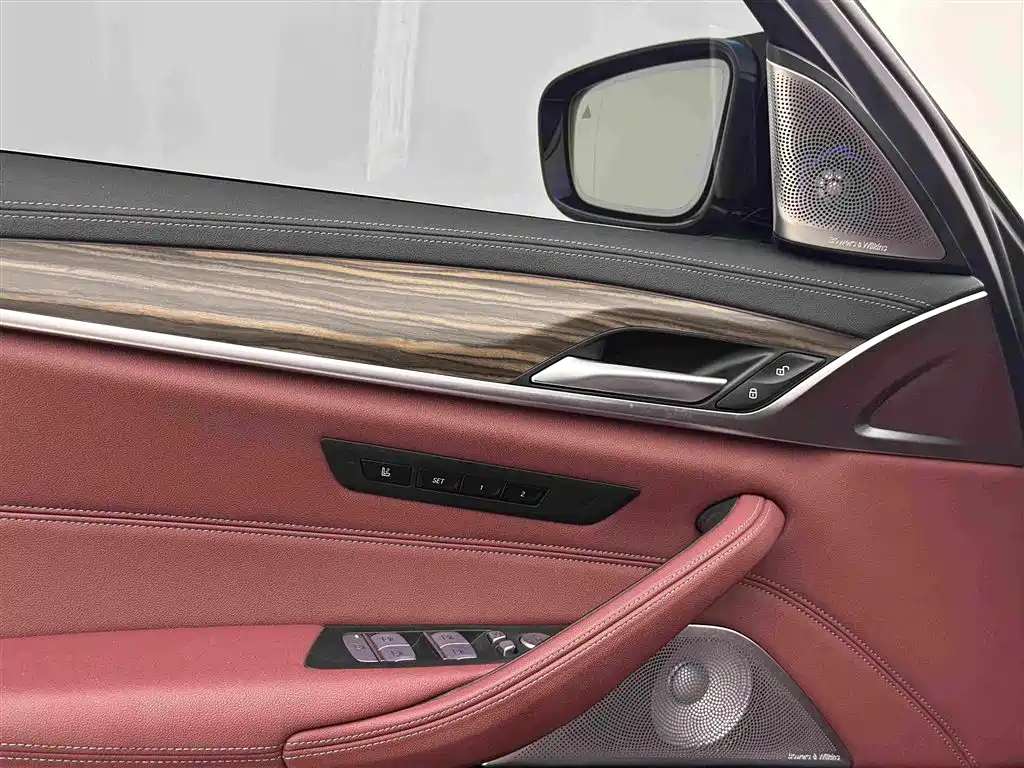 BMW 5 Series 2023 — фото 14