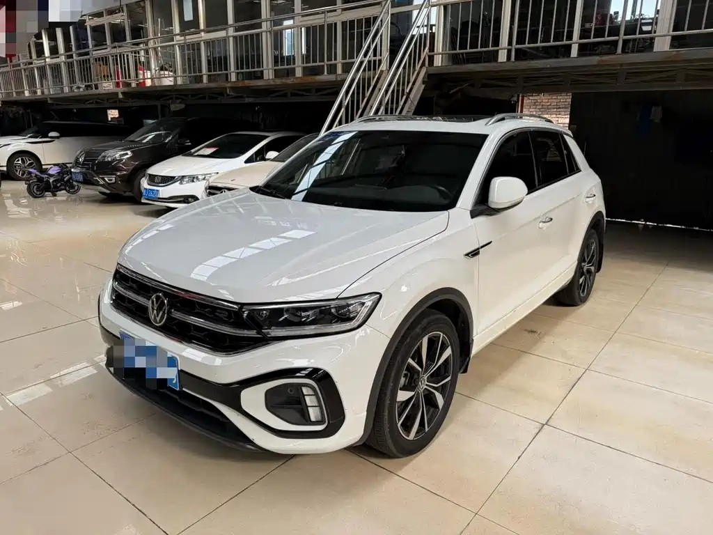 Volkswagen T-Roc 2023 — фото 1