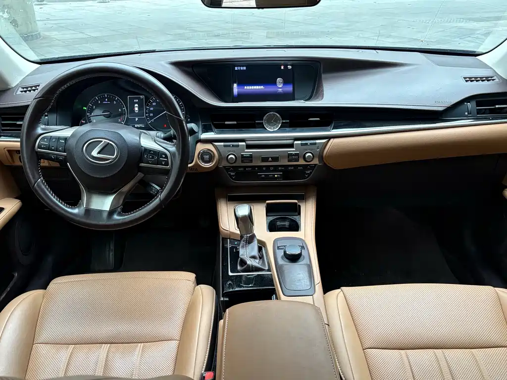 Lexus ES 2018 — фото 6