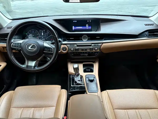 Lexus ES 2015