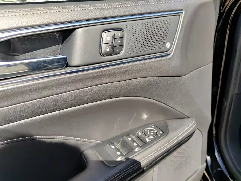Ford Taurus 2022 — фото 15