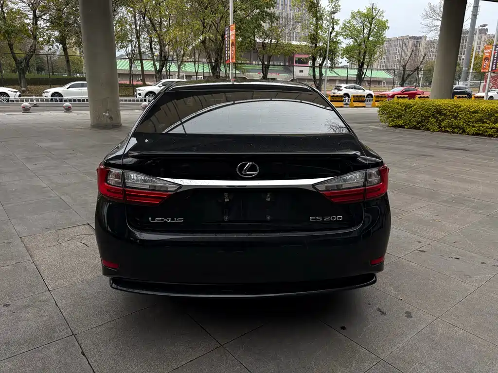 Lexus ES 2018 — фото 8