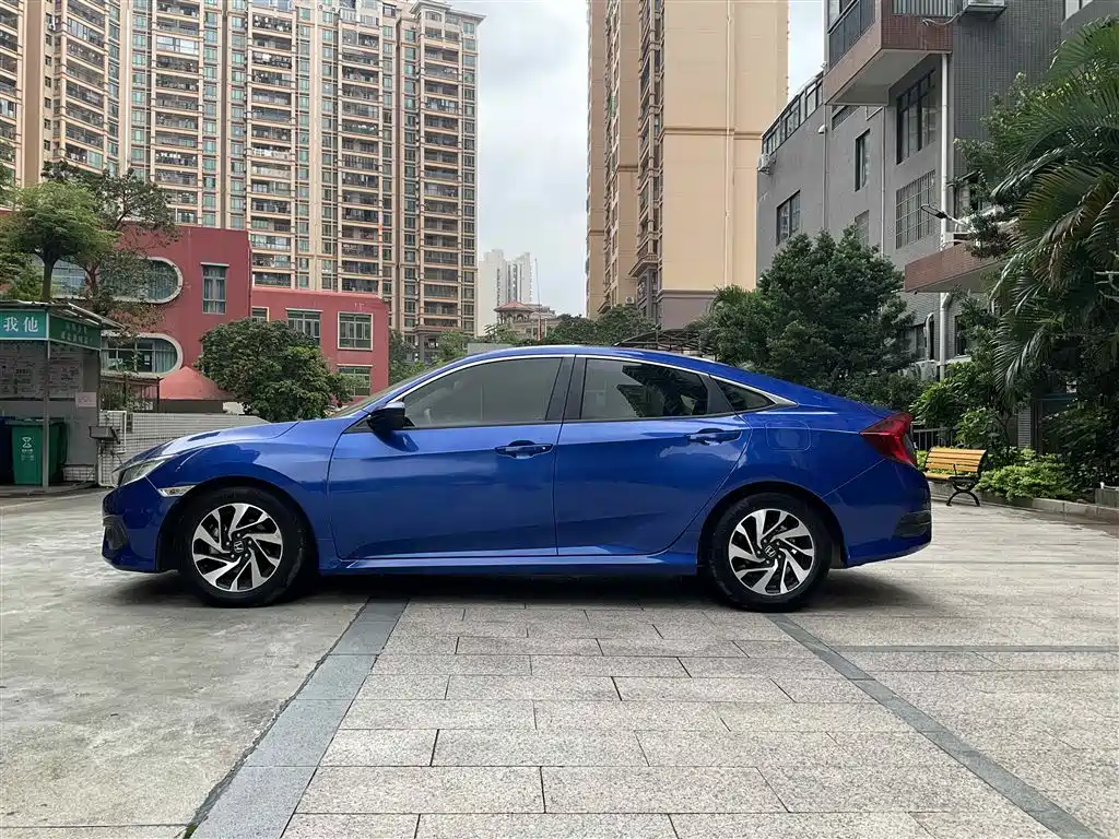 Honda Civic 2019 — фото 11