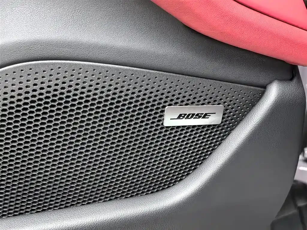 Porsche Taycan 2025 — фото 24