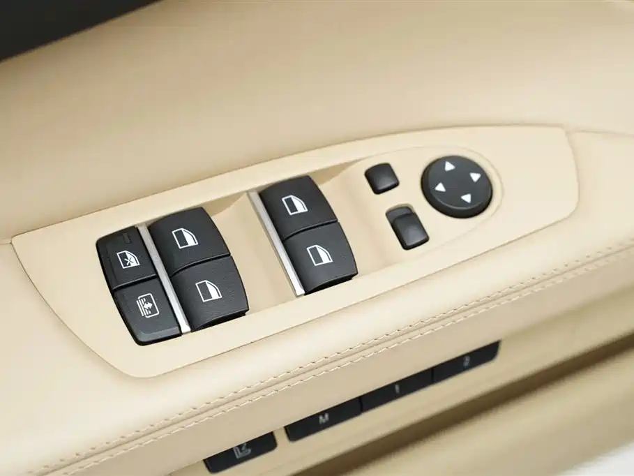 BMW 7 Series 2015 — фото 29
