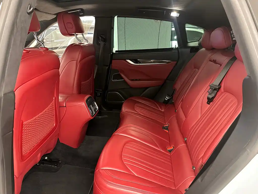 Maserati Levante 2017 — фото 15