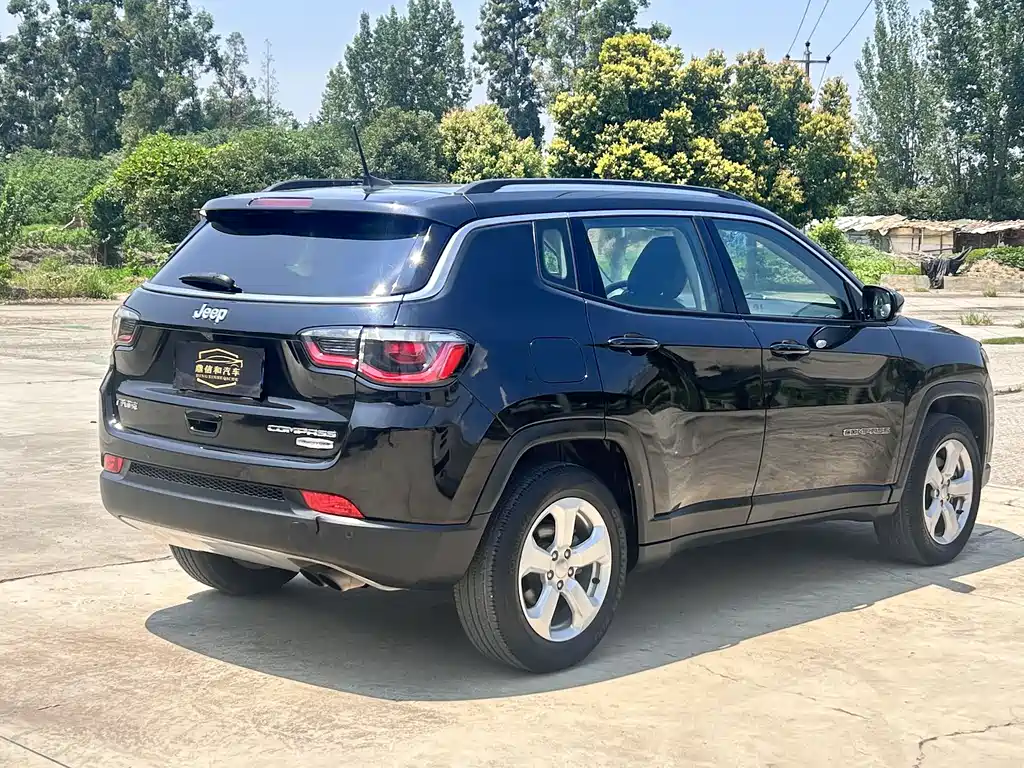 Jeep Compass 2018 — фото 8