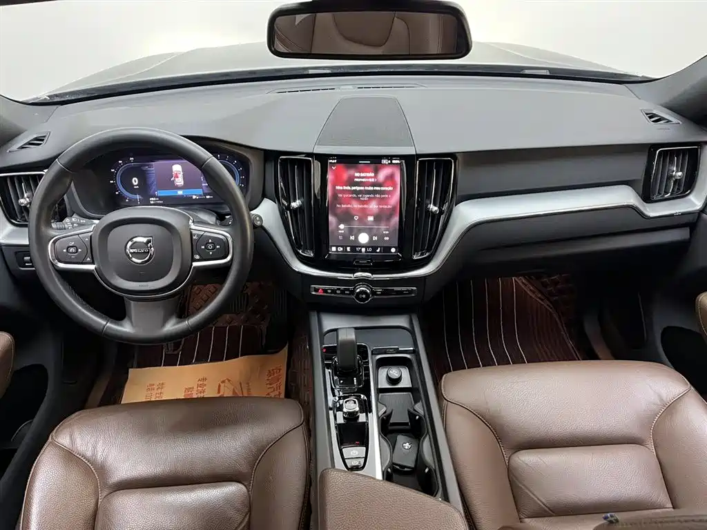 Volvo XC60 2022 — фото 10