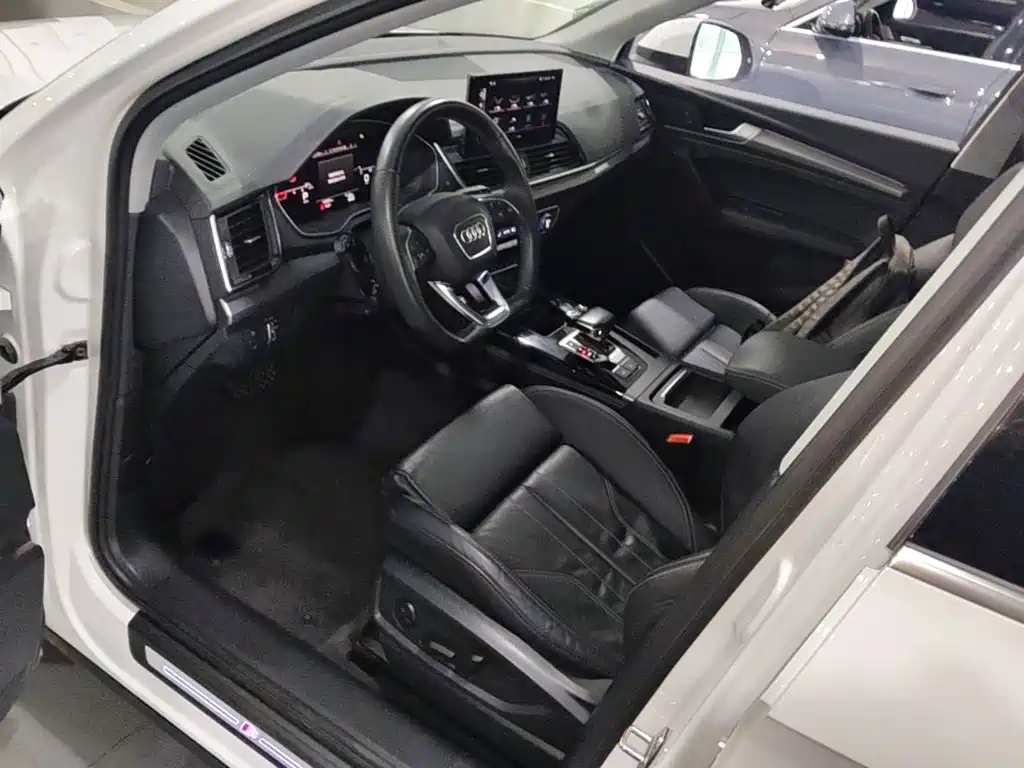 Audi Q5L 2022 — фото 23