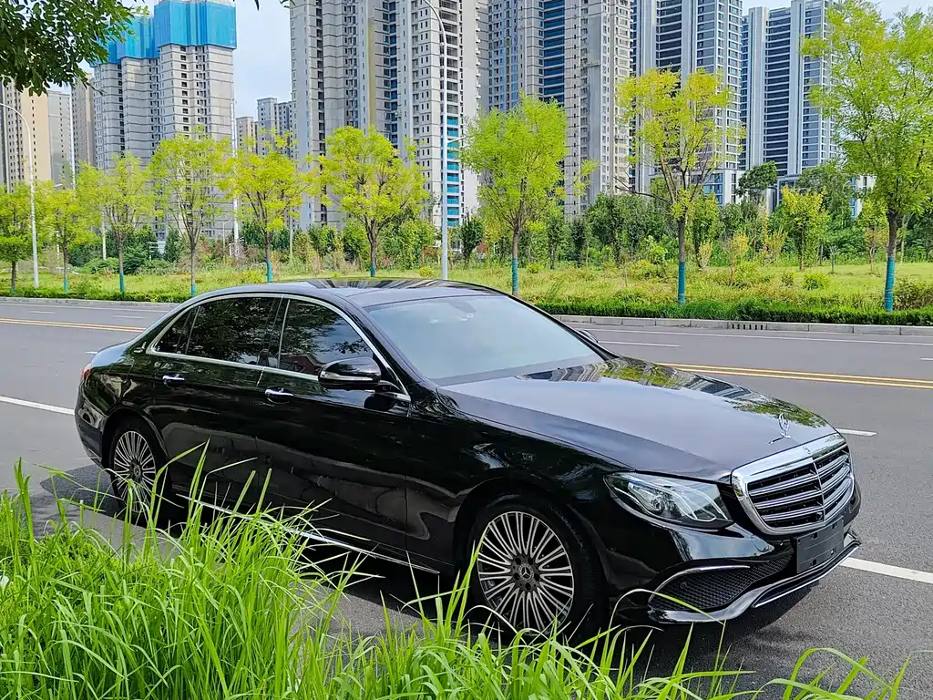 Mercedes-Benz E-Class 2020 — фото 18