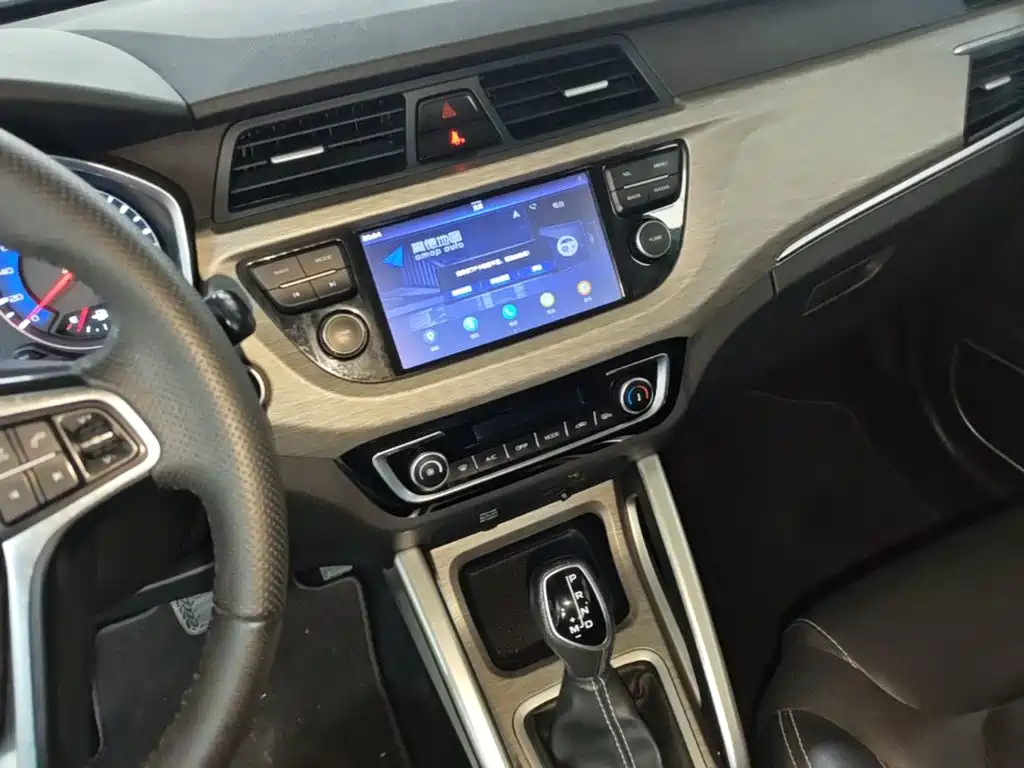 Geely Vision X3 2019 — фото 13