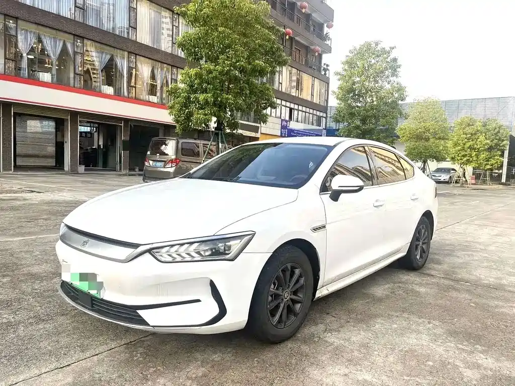 BYD Qin PLUS 2022 — фото 1