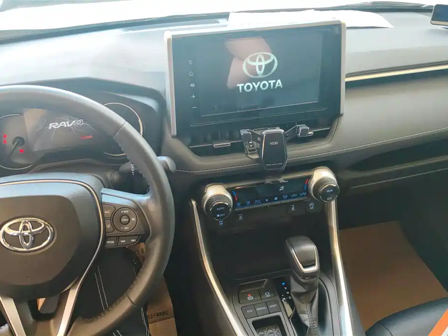 Toyota RAV4 2020 — фото 13