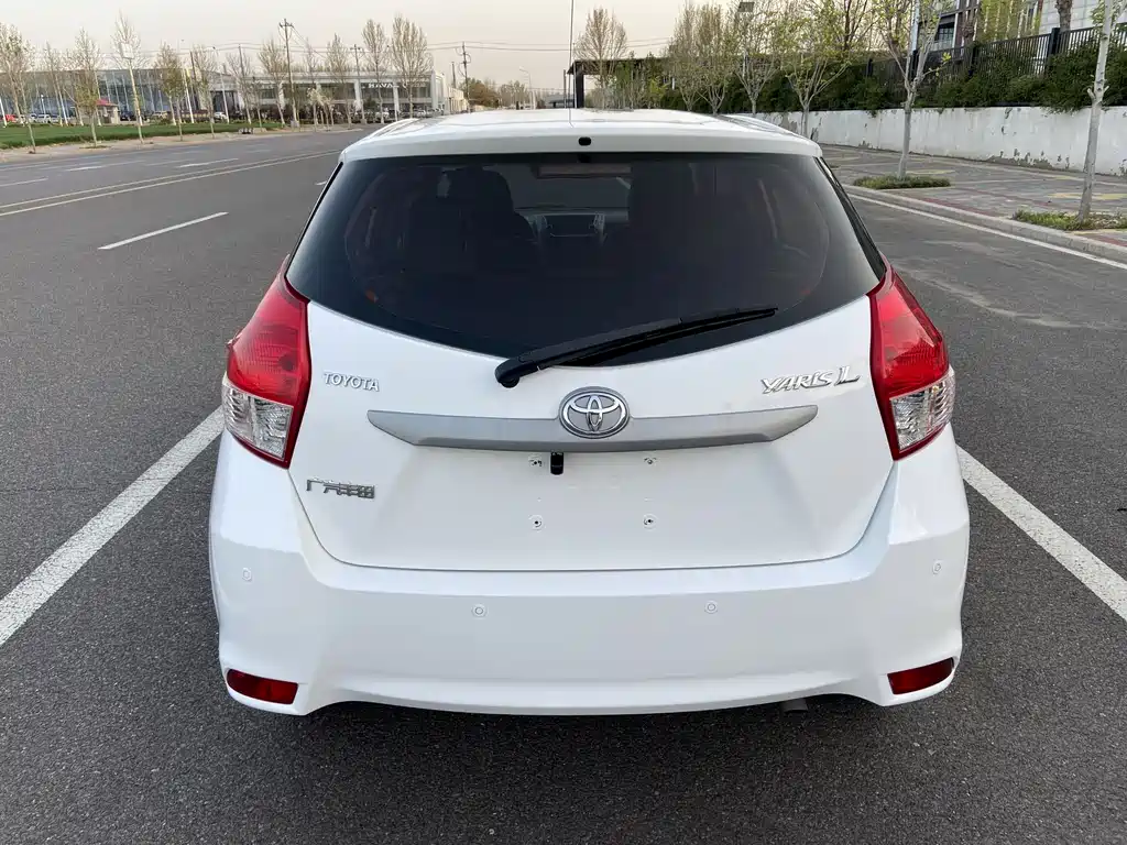 Toyota Yaris L 2014 — фото 5