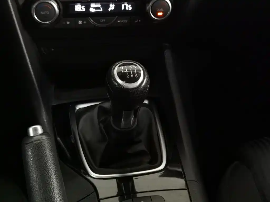 Mazda 3 Axela 2016 — фото 13