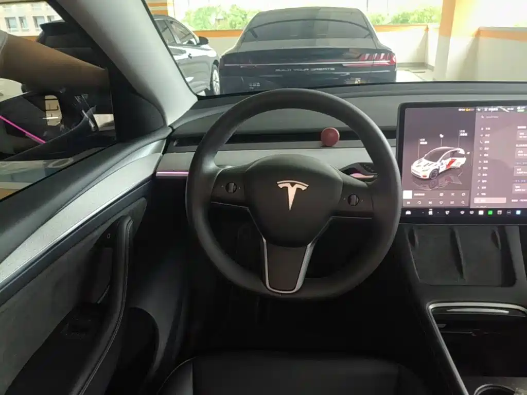 Tesla Model Y 2024 — фото 11
