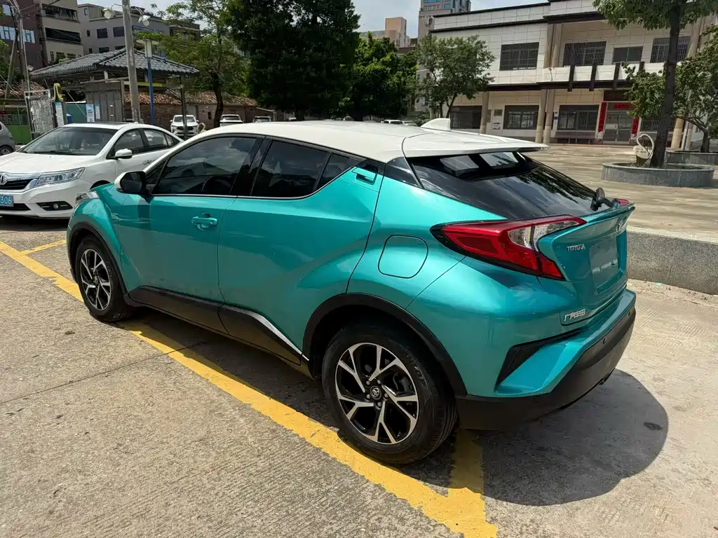 Toyota C-HR 2021 — фото 9