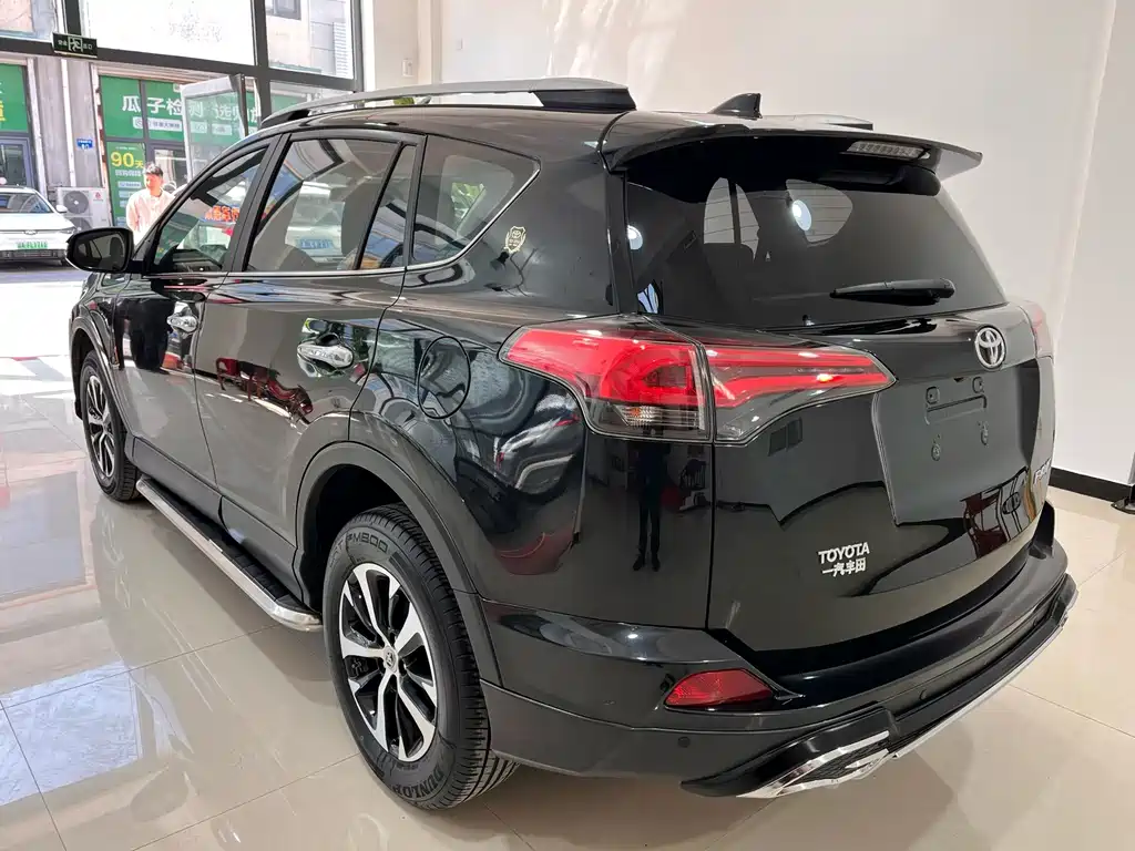 Toyota RAV4 2016 — фото 3