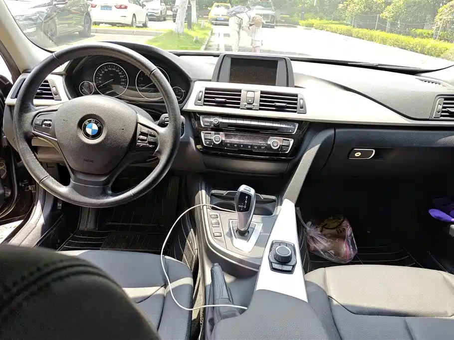 BMW 3 Series 2016 — фото 11
