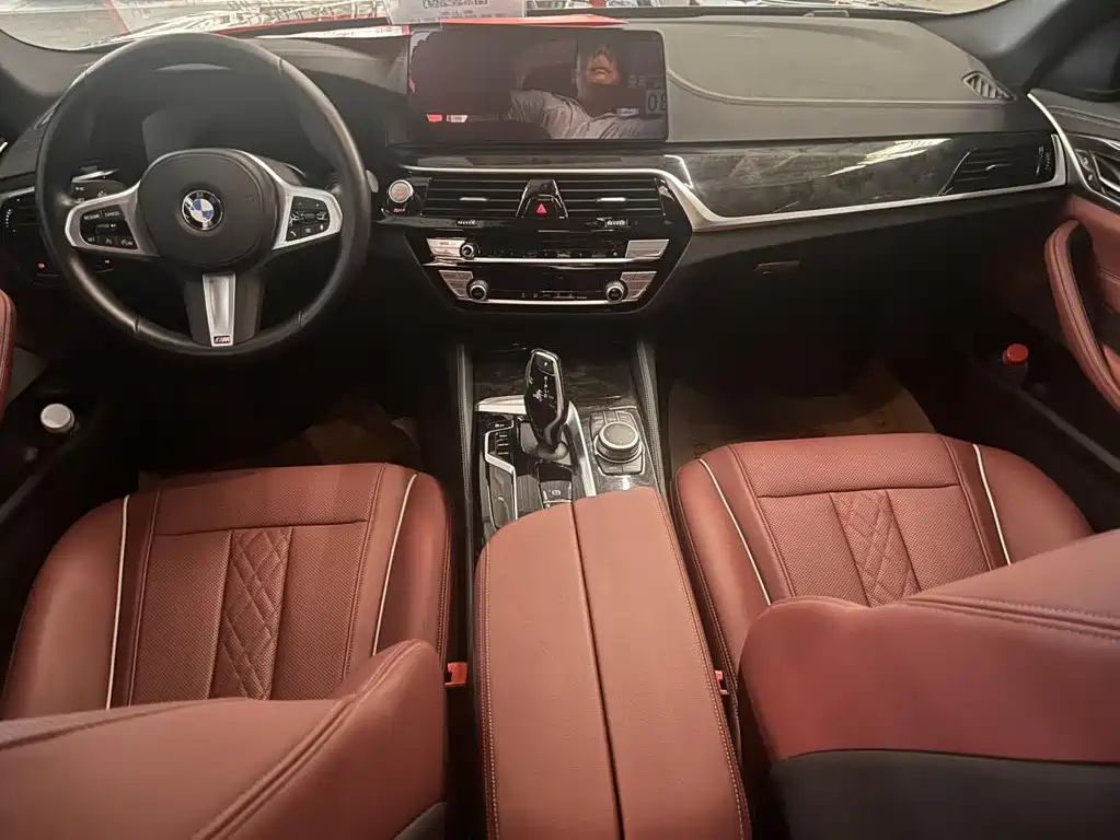 BMW 5 Series 2022 — фото 11