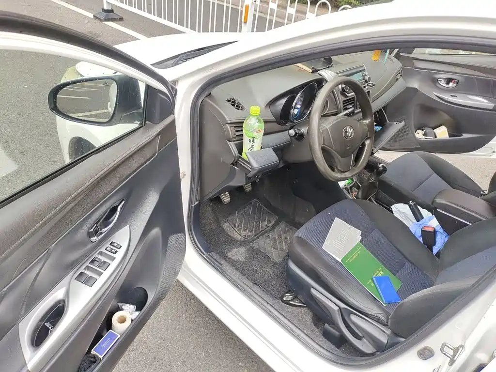 Toyota Yaris L 2015 — фото 17