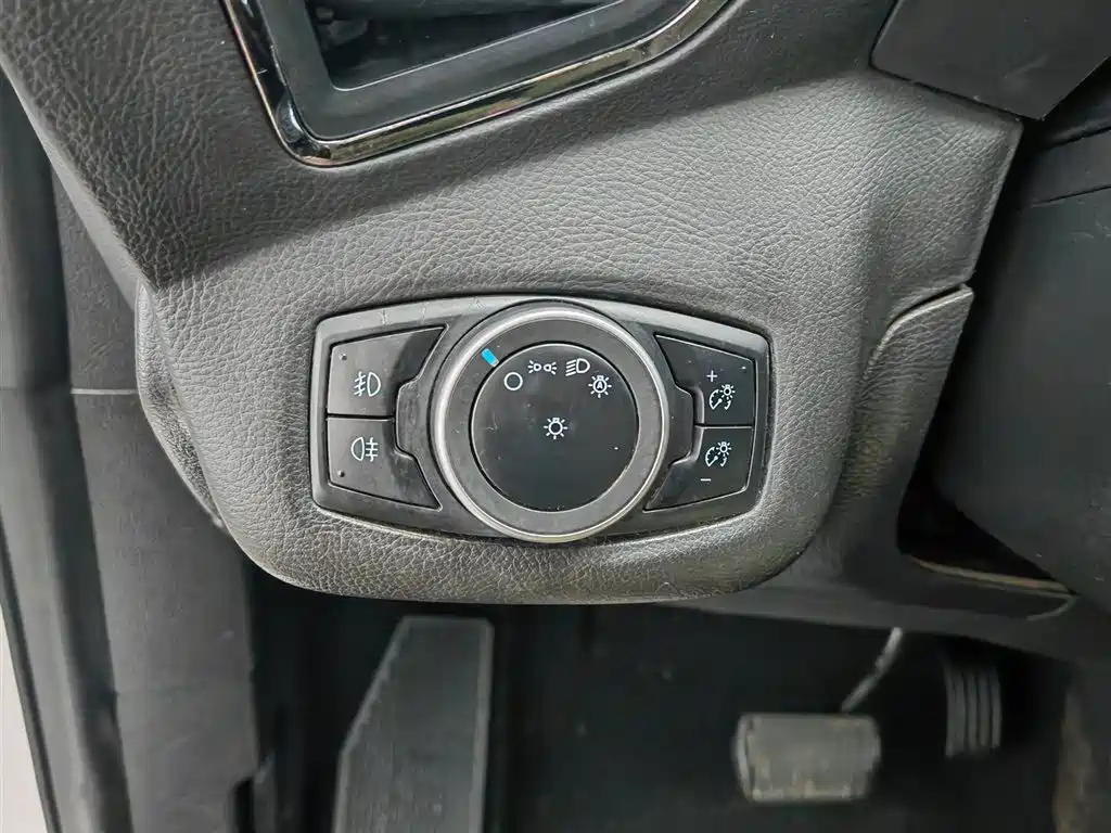 Ford Kuga 2016 — фото 21
