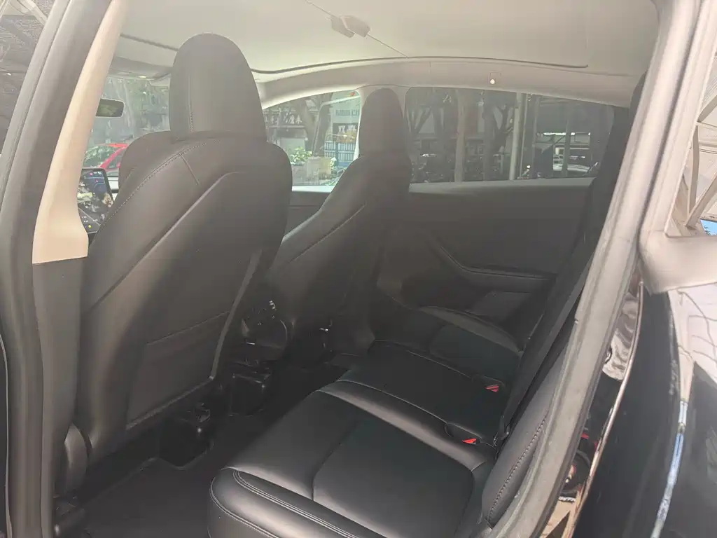 Tesla Model Y 2023 — фото 4