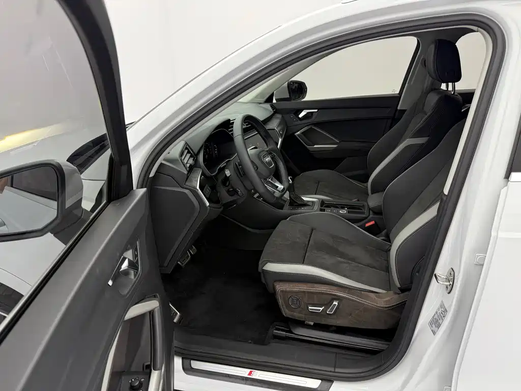 Audi Q3 2021 — фото 19