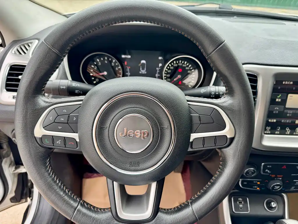 Jeep Compass 2017 — фото 10