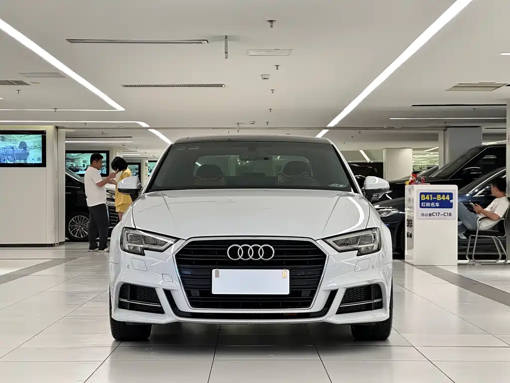 Audi A3 2018 — фото 2