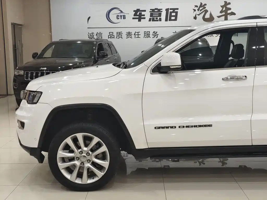 Jeep Grand Cherokee 2017 — фото 19
