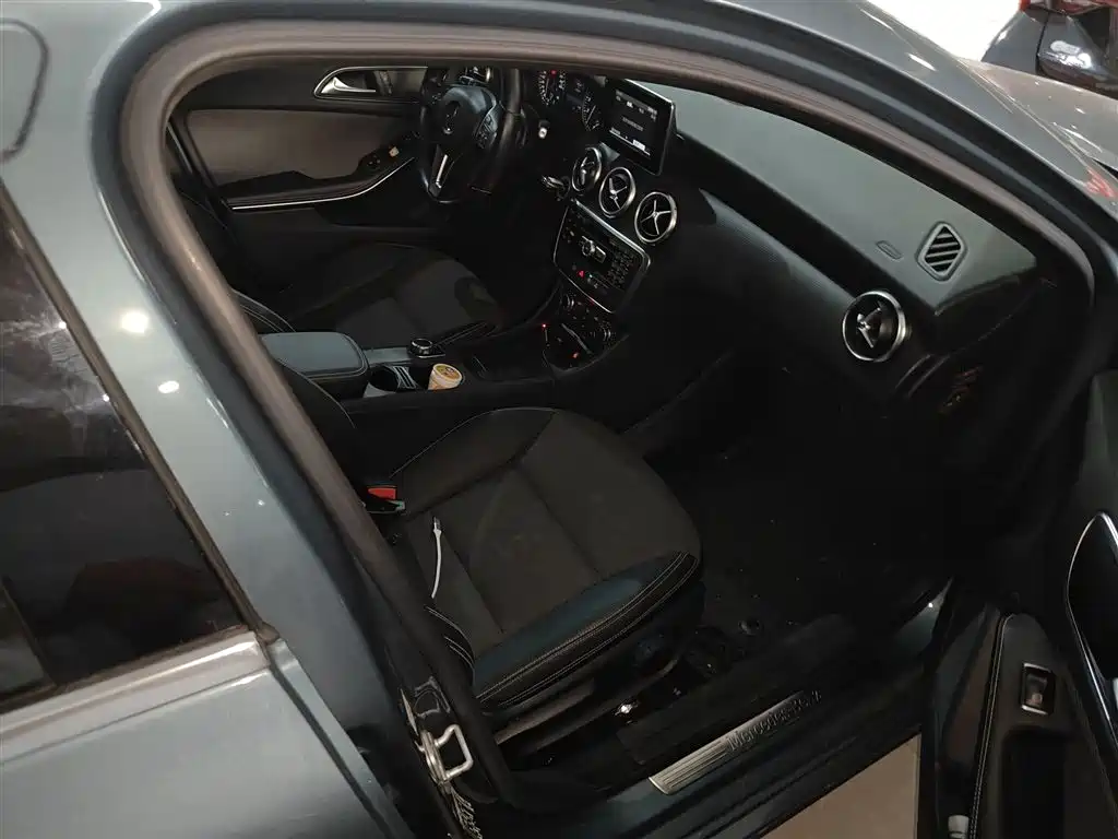 Mercedes-Benz A-Class 2015 — фото 20