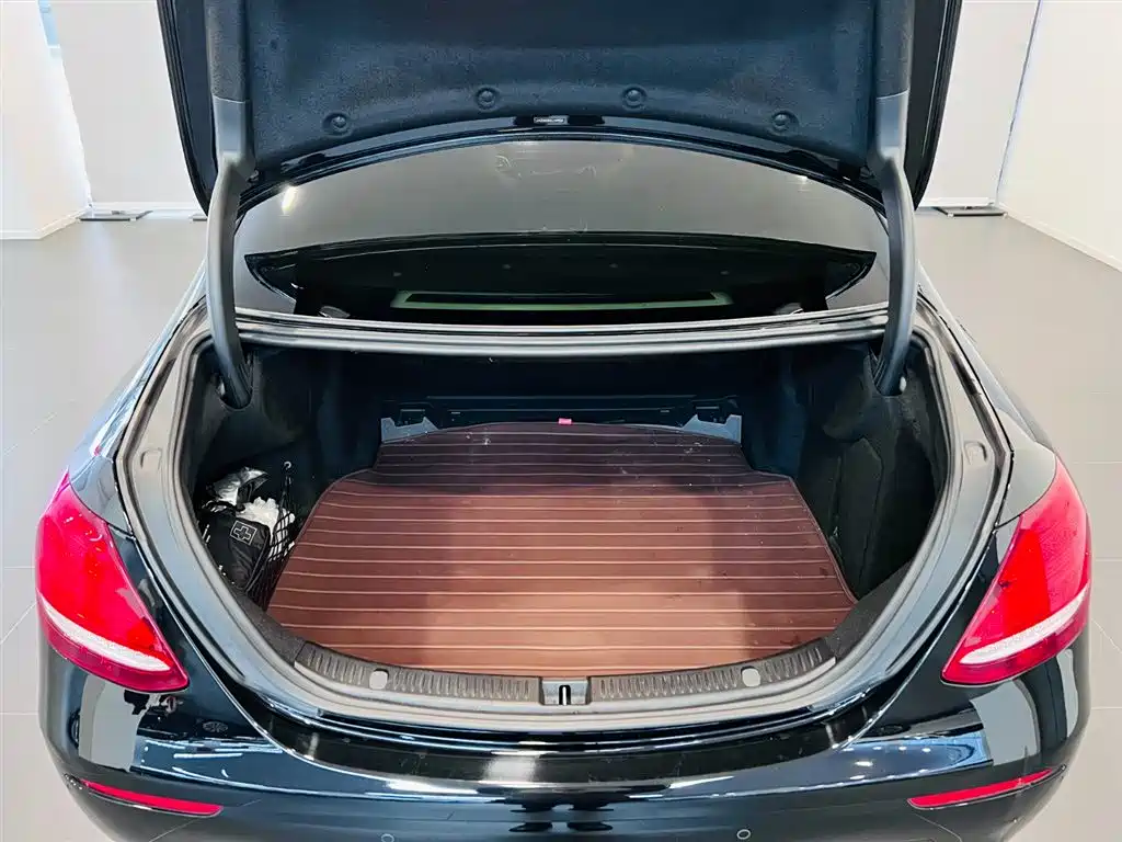 Mercedes-Benz E-Class 2020 — фото 6