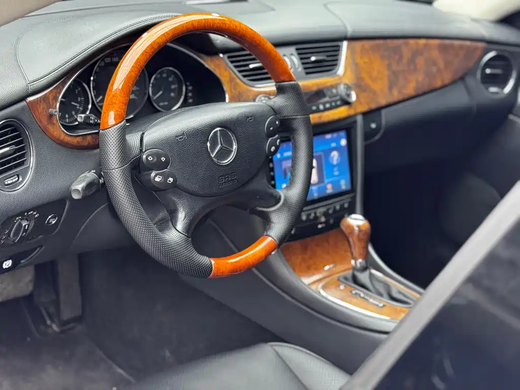 Mercedes-Benz CLS 2006 — фото 16