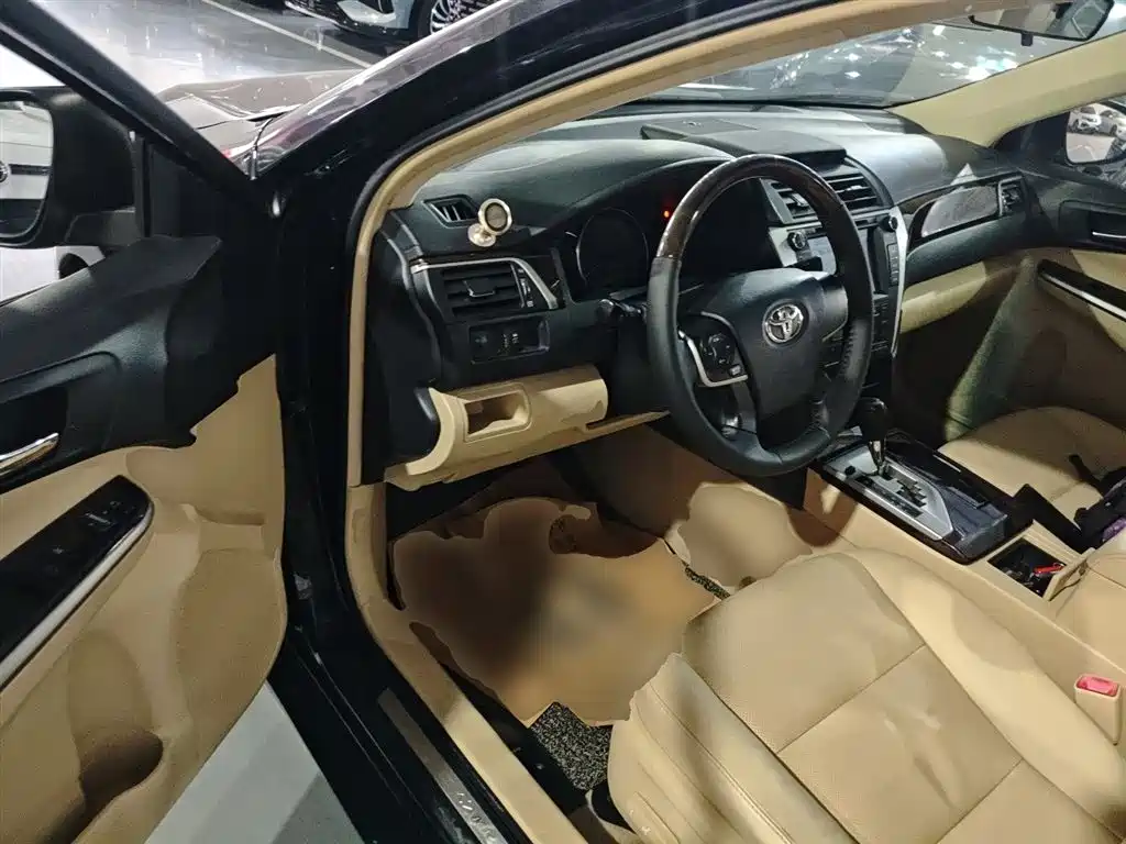 Toyota Camry 2015 — фото 12