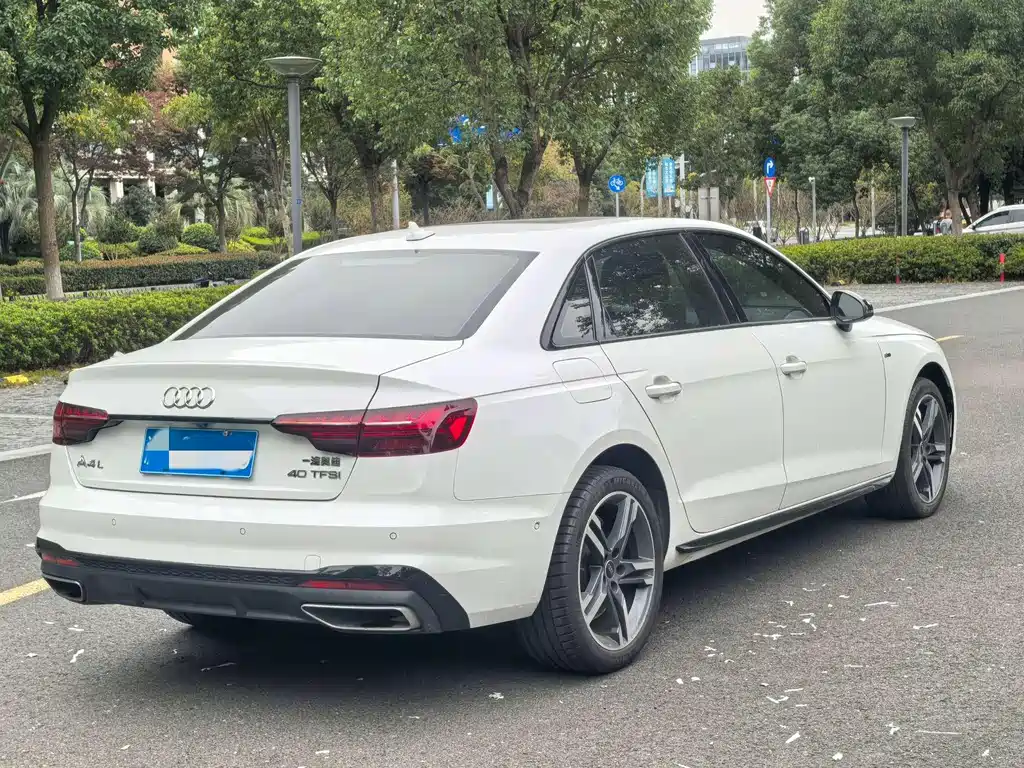 Audi A4L 2023 — фото 16