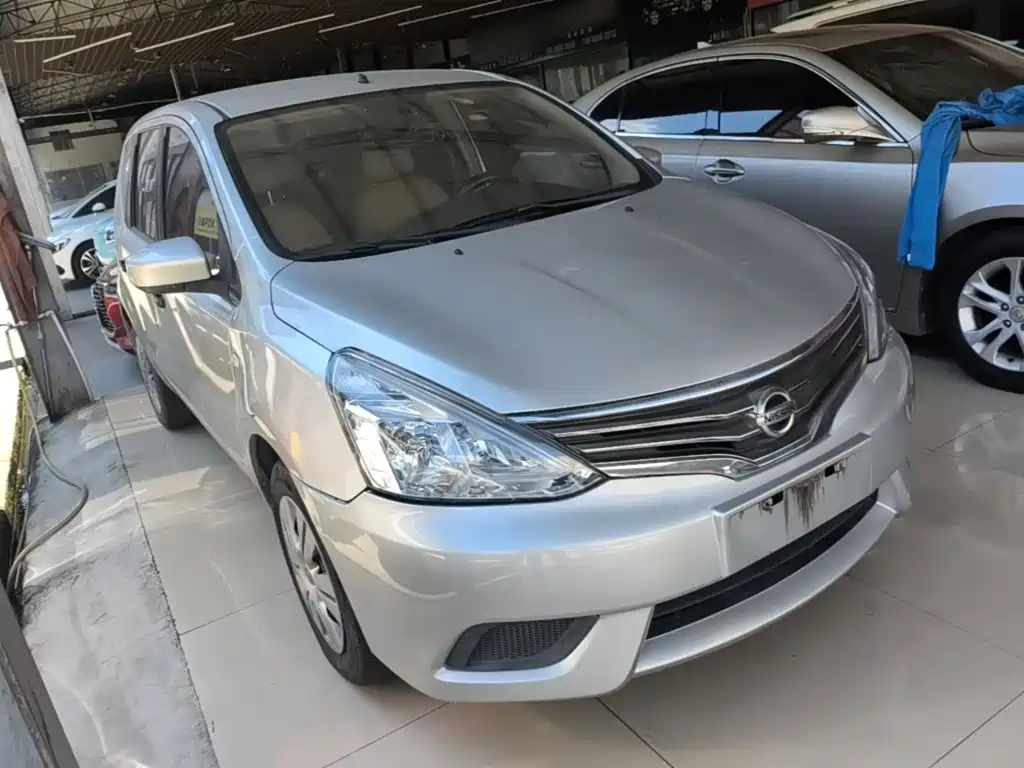Nissan Livina 2018 — фото 20