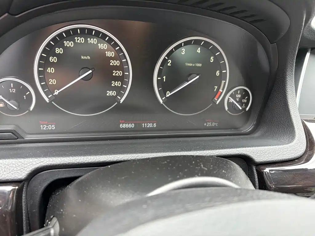 BMW 5 Series GT 2013 — фото 17