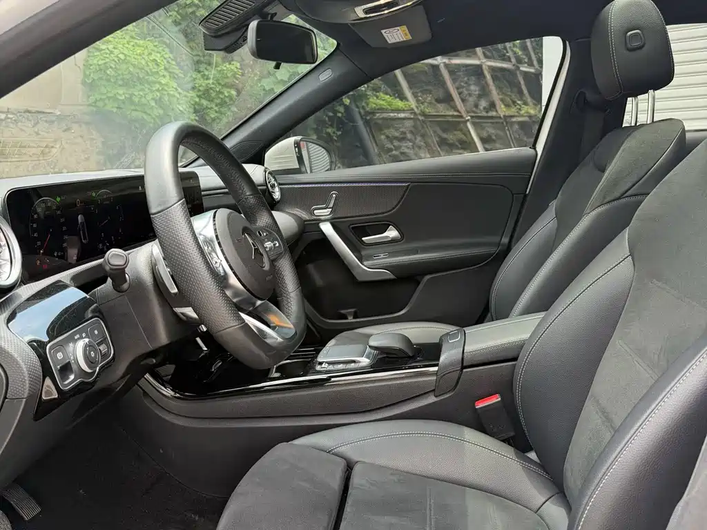 Mercedes-Benz A-Class 2023 — фото 4