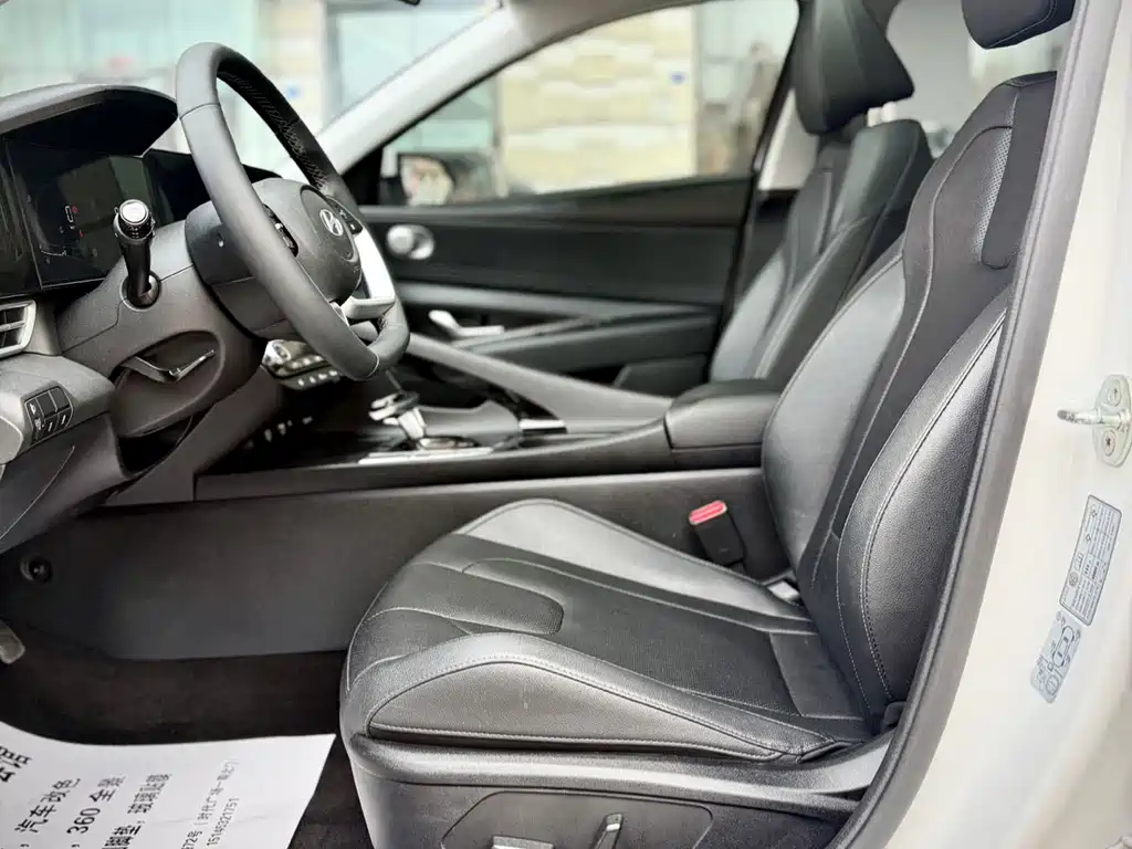 Hyundai Elantra 2023 — фото 10