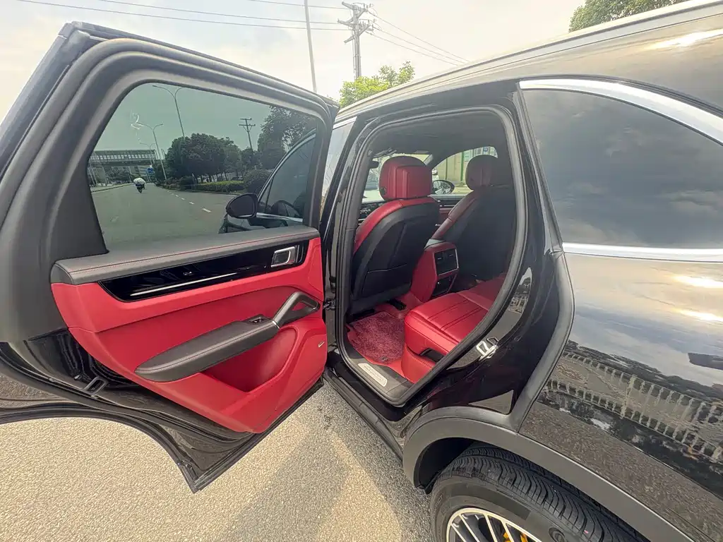 Porsche Cayenne 2019 — фото 10