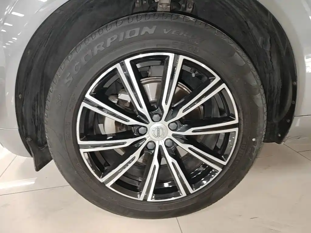 Volvo XC60 2020 — фото 23