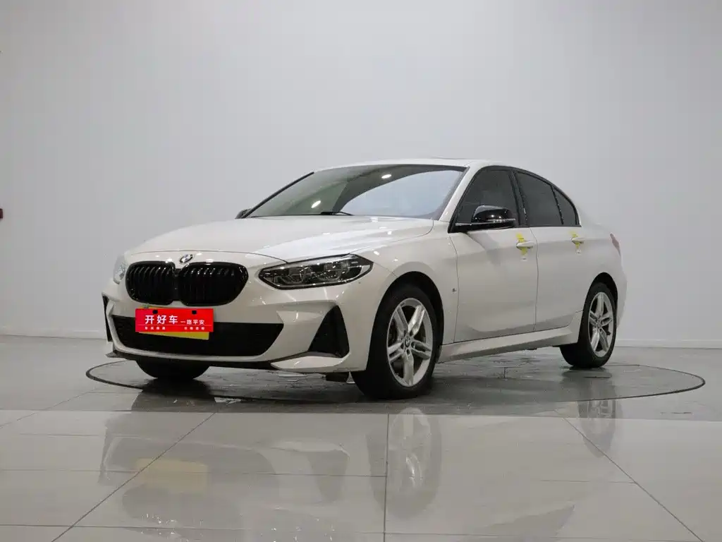 BMW 1 Series 2022 — фото 1