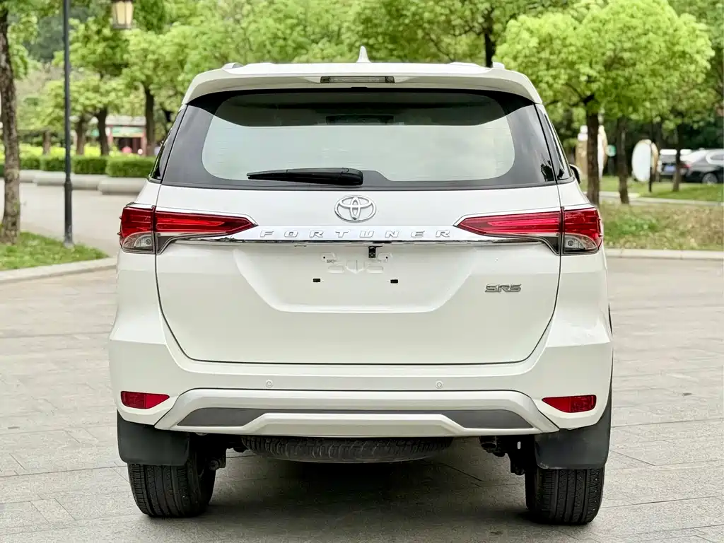 Toyota Fortuner 2018 — фото 5