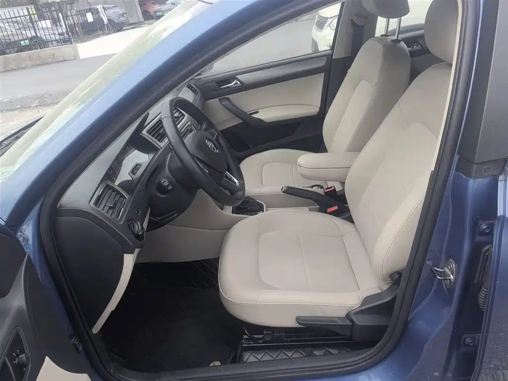 Skoda Rapid Spaceback 2015 — фото 15