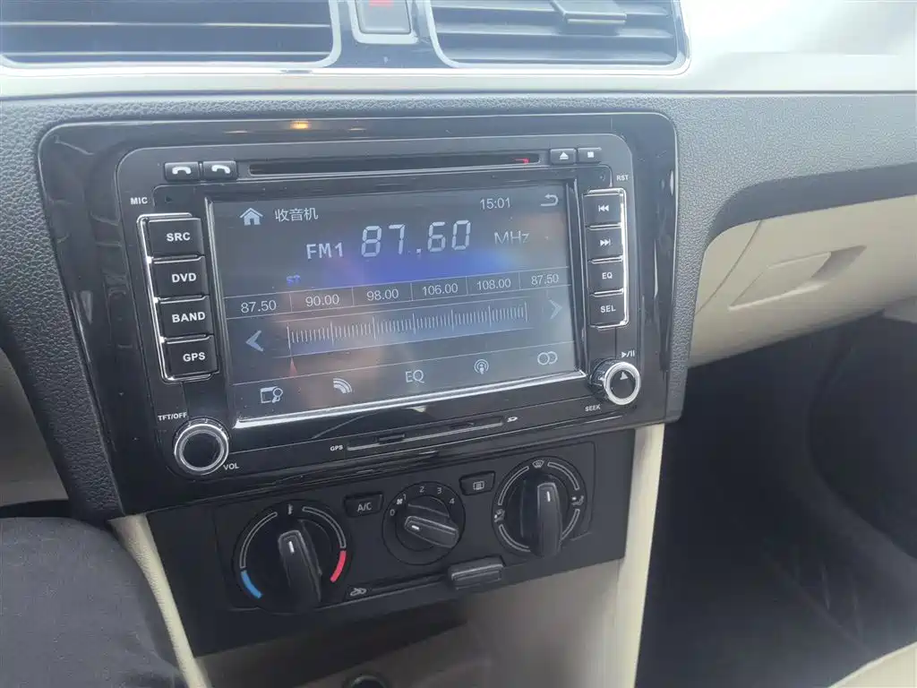 Skoda Rapid Spaceback 2015 — фото 13