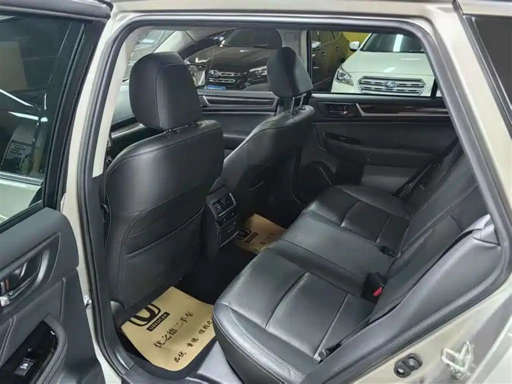 Subaru Outback 2017 — фото 11