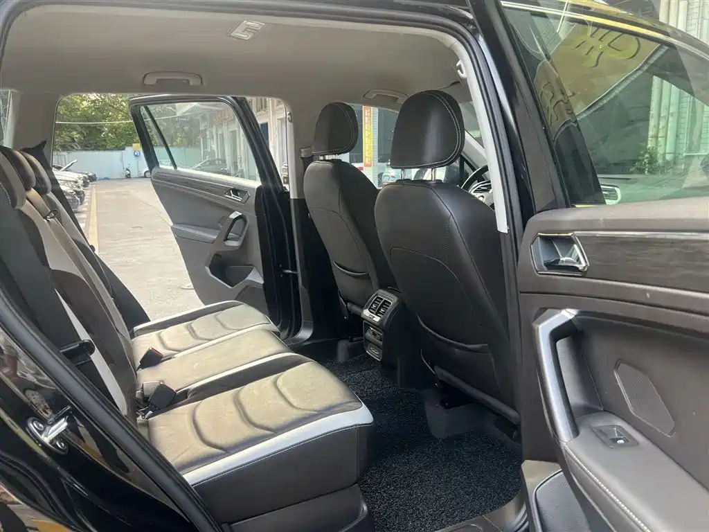 Volkswagen Tiguan L 2018 — фото 15