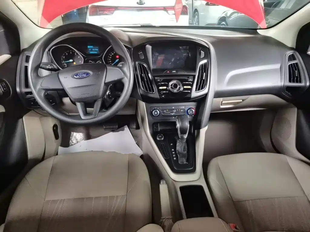 Ford Focus 2017 — фото 10